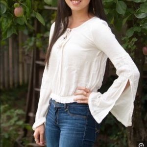 HOLLISTER white boho flowy long sleeve top 🐚